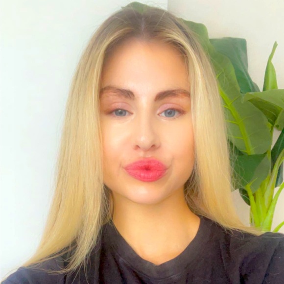 Meet your Posher, Sarah - Picture 1 of 1